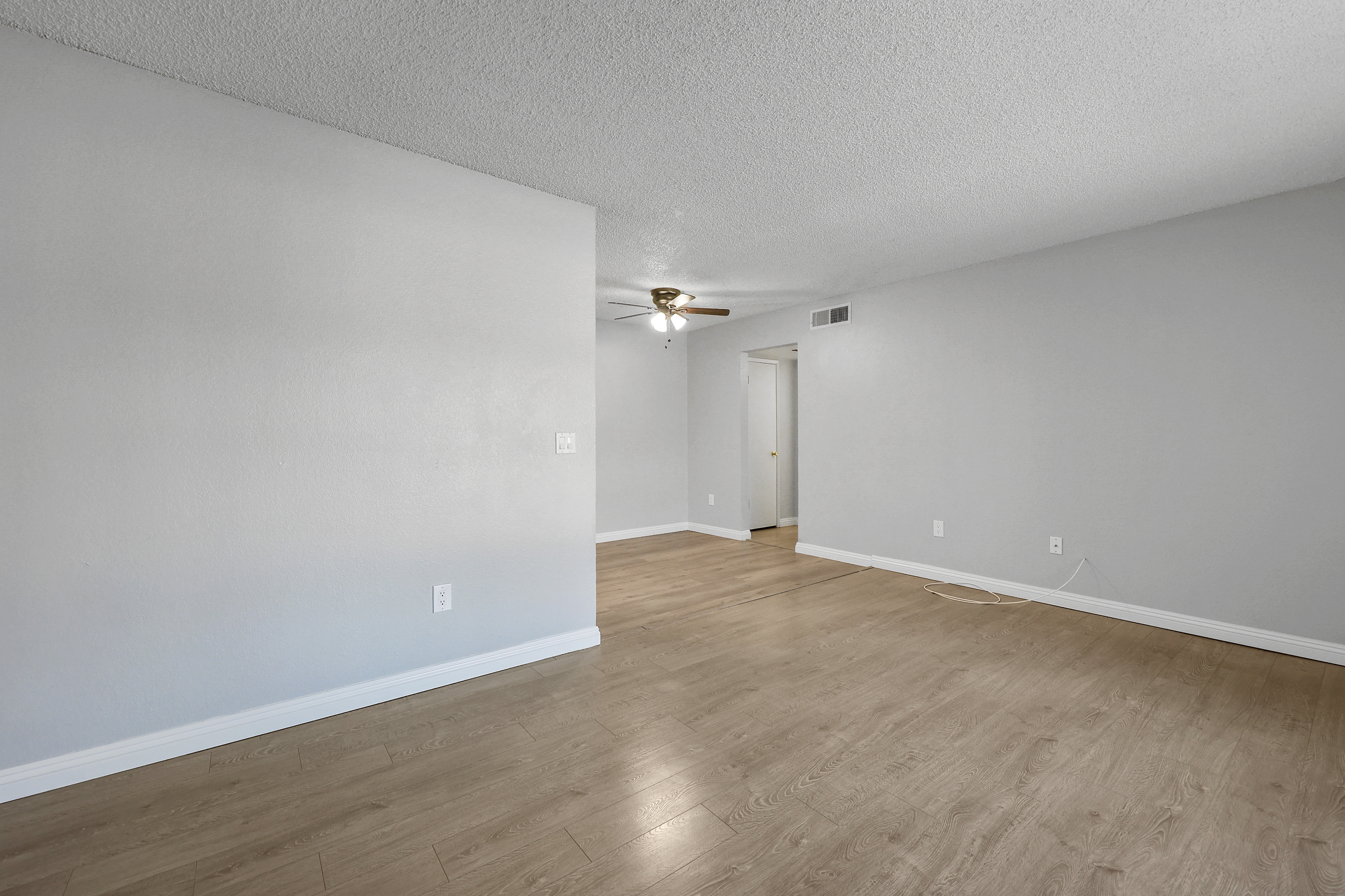 2930 Canyon Crest Dr. #28